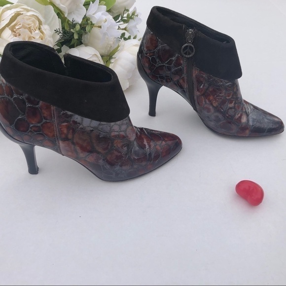 Donald J. Pliner Patent Leather Booties  size 6 - Picture 2 of 14